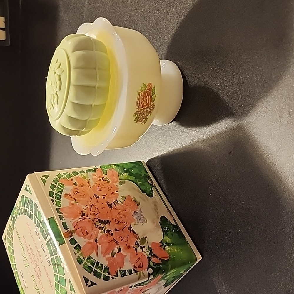 Avon Hostess Blossoms Soap Dish with Soap